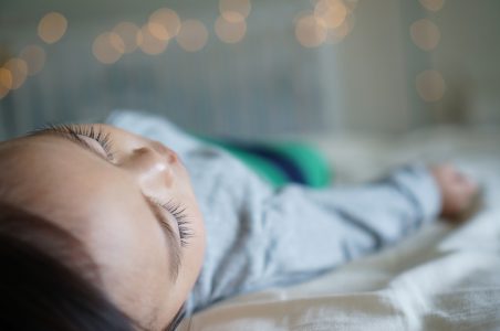 somnul-bebelusilor-de-ce-nu-dorm-si-ei-toata-noaptea
